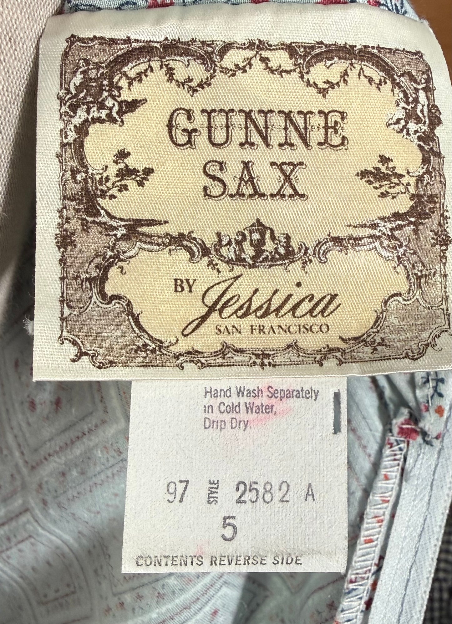 1970s Gunne Sax Cotton Prairie Dress Lace Trim Floral And Patchwork Pattern