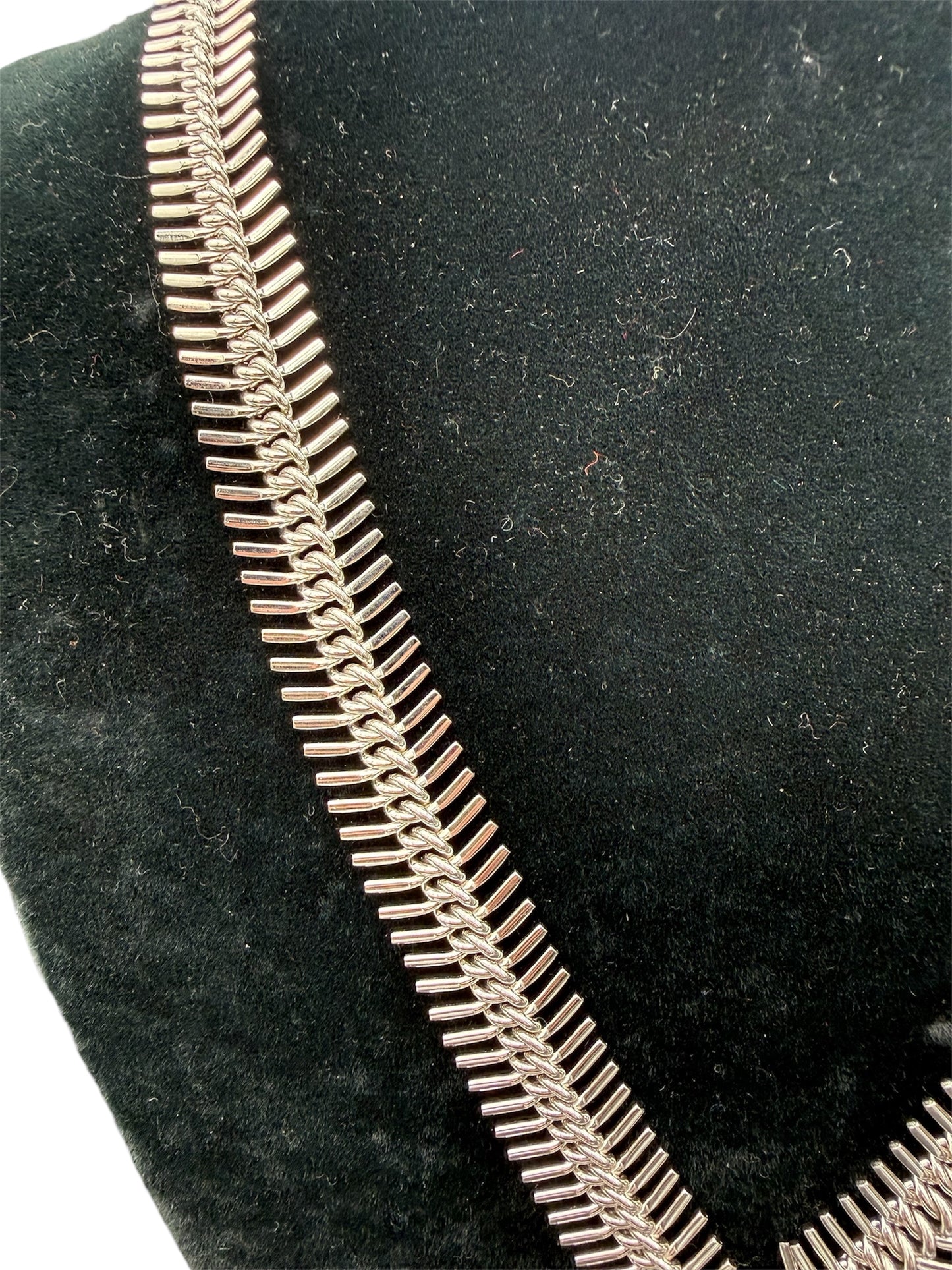 Vintage Sterling Silver White Botswana Agate Fish Bone Chain Pendant Necklace